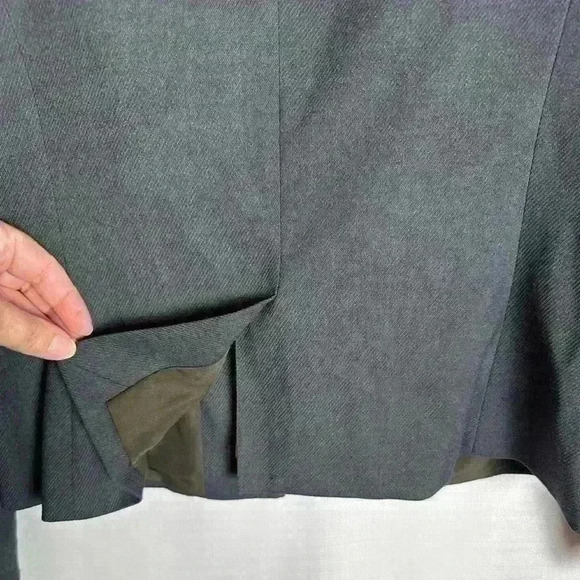 Banana Republic women’s jacket, size 6. Navy/dusty blue in color, w black stripe - Picture 4 of 8